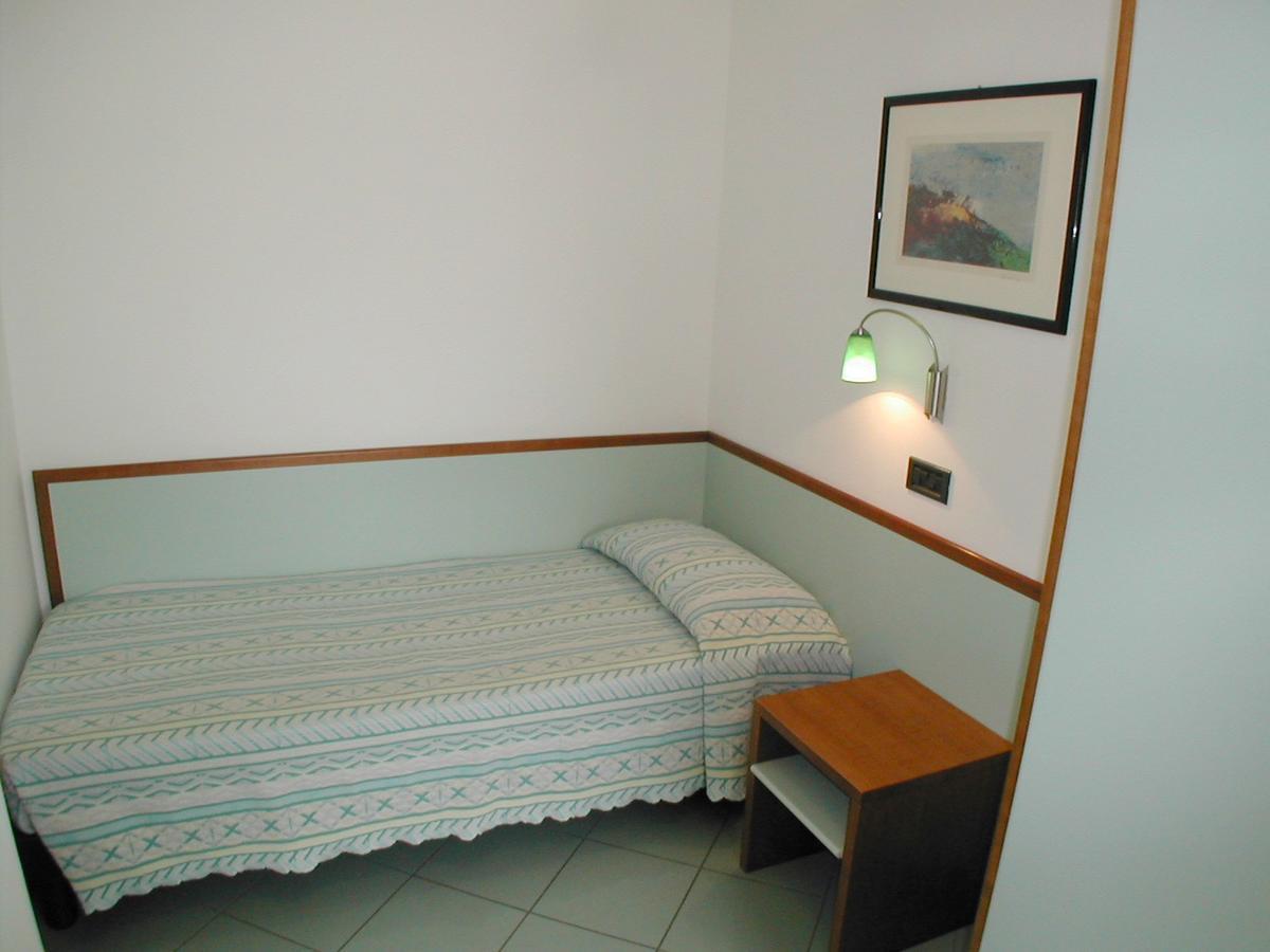 Residence Mediterraneo San Benedetto del Tronto Zimmer foto