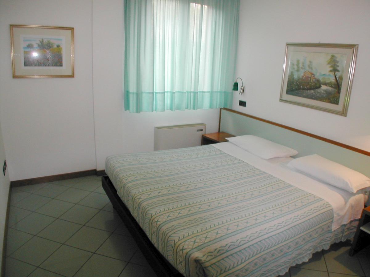 Residence Mediterraneo San Benedetto del Tronto Zimmer foto